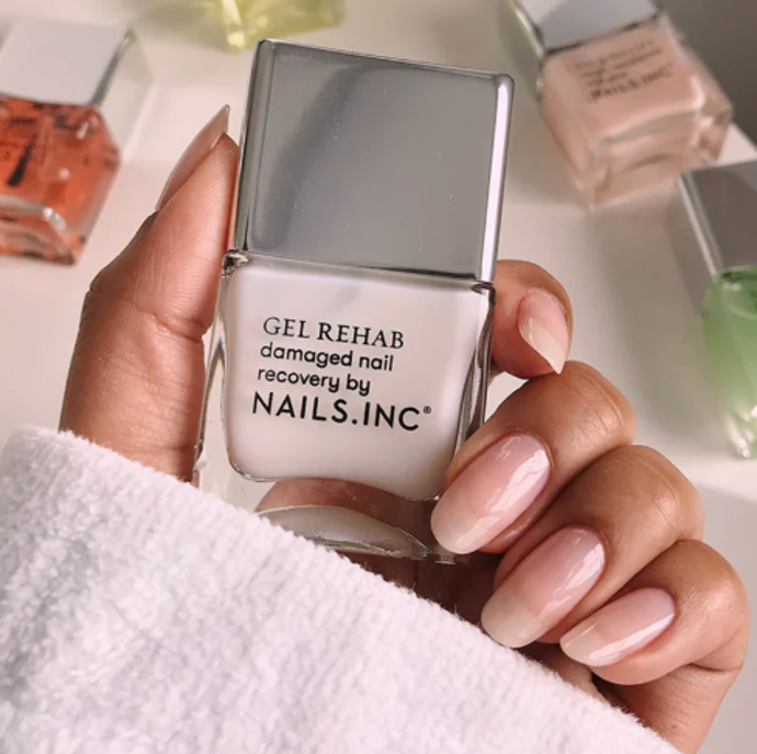Posilující lak na nehty Nails Inc., 449 Kč, prodává Notino Posilující lak na nehty Nails Inc., 449 Kč, prodává Notino