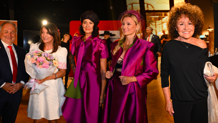 Žhavá Kocurová v krajkové podprsence i elegantní Zelenková: Hvězdná přehlídka Beaty Rajské