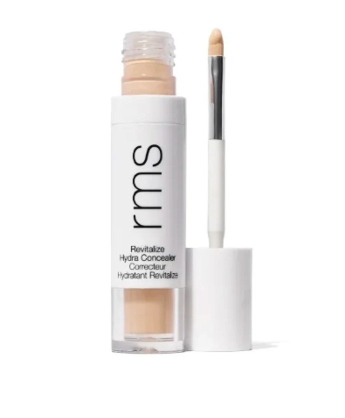 Pečující a rozjasňující korektor RMS Beauty, 990 Kč, prodává Líčírna Pečující a rozjasňující korektor RMS Beauty, 990 Kč, prodává Líčírna