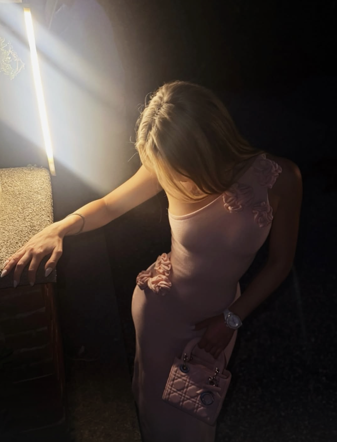 Laura Homolová je krásná dívka.