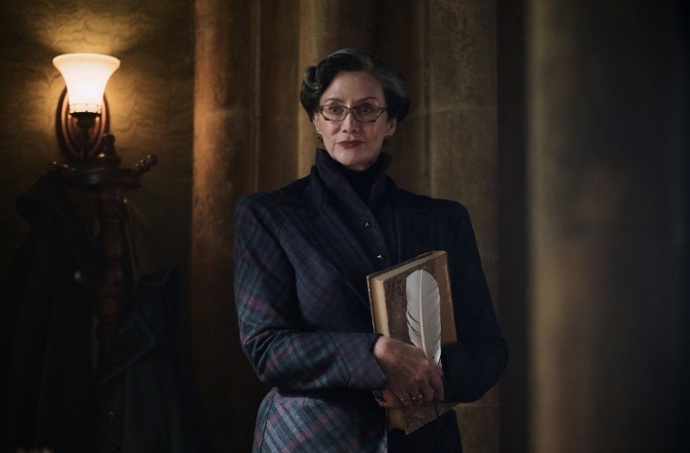 Janet McTeer jako profesorka McGonagall.