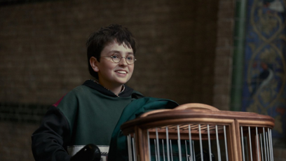 FOTO: Dominic McLaughlin jako nový Harry v seriálu Harry Potter.