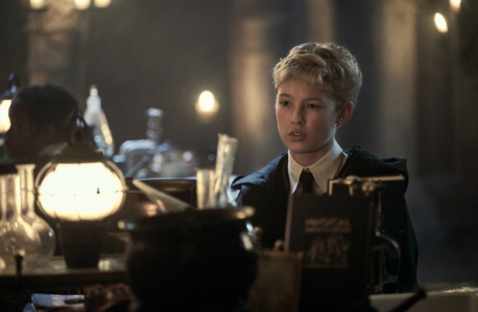Lox Pratt ztvárnil v seriálu Harry Potter Draca Malfoye.