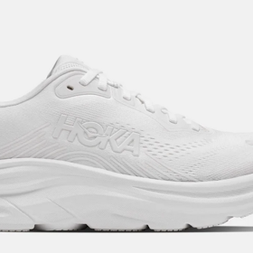 Tenisky Hoka Clifton 11 jsou ideální pro běh i každodenní nošení. Dlouhodobě patří mezi nejoblíbenější modely díky lehkosti, měkkému došlapu a celkovému pohodlí. Nová verze přináší prodyšný svršek a tlumení z kompresně tvarované pěny EVA. Stabilitu zajišťuje konstrukce Active Foot Frame™, plynulý krok podporuje technologie MetaRocker™. 3999 Kč
