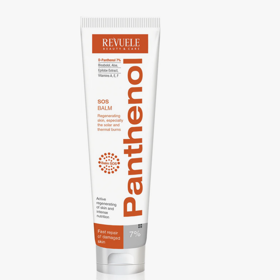 Panthenol SOS balzám představuje ideální péči pro všechny typy pokožky, zejména po nadměrném slunění, podráždění nebo zátěži. Díky hydratačním, zklidňujícím a regeneračním vlastnostem poskytne vaší pleti okamžitou úlevu a navrátí jí přirozenou hebkost a zdravý vzhled. Balzám je navržen tak, aby pokožku výborně vyživil, chránil a pomáhal zmírňovat začervenání. 56 Kč