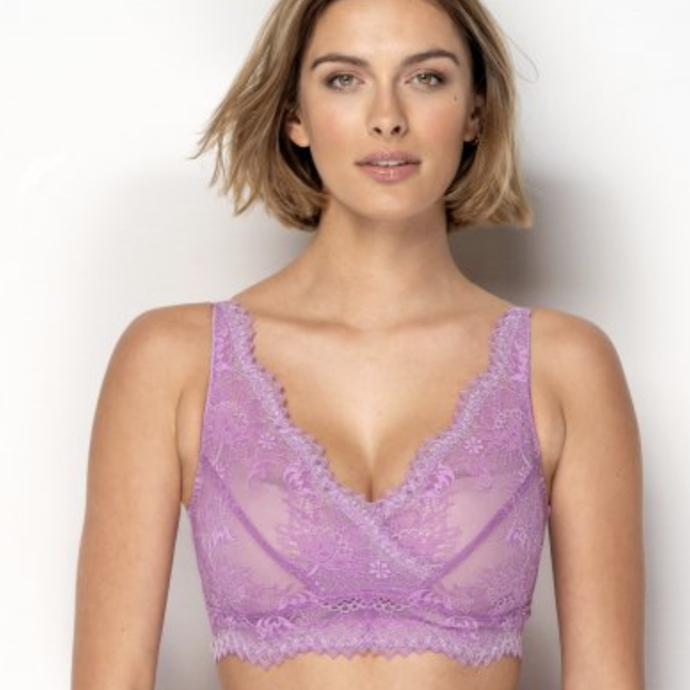 Krajková podprsenka BraLette Wisteria, 1559 Kč Krajková podprsenka BraLette Wisteria, 1559 Kč