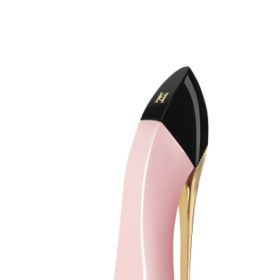 Parfémovaná voda Carolina Herrera Good Girl Blush je svěží květinová exploze ženskosti, která má krásnou pudrově růžovou barvu. Kontrast mezi smyslnou vanilkou a romantickou pivoňkou krásně doplňuje exotický Ylang Ylang a upcyklovaná růžová voda, 2520 Kč, prodává Fann
