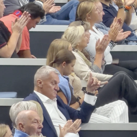Bohuslav Svoboda po krátkém šlofíku ukázal směrem k tenisovému kurtu.