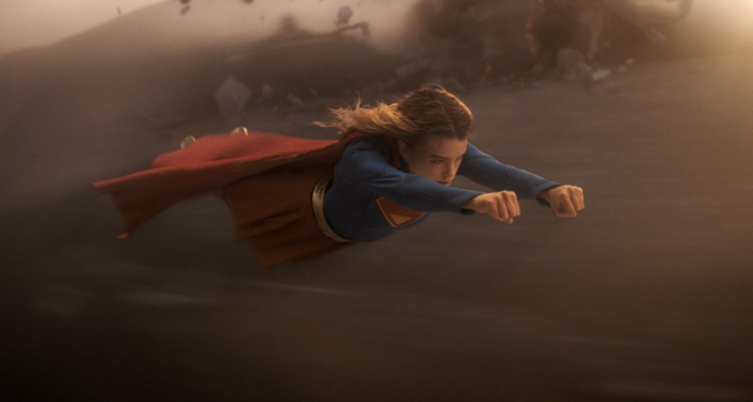 Milly Alcock jako Supergirl.