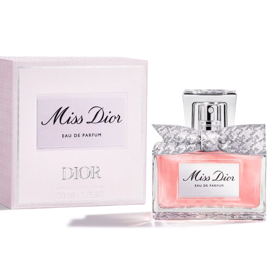 Parfemovaná voda Miss Dior, 2 500 Kč (50 ml), prodává Douglas. Růže, vanilka, tonka a santalové dřevo
