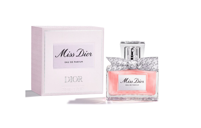 Parfemovaná voda Miss Dior, 2 500 Kč (50 ml), prodává Douglas. Růže, vanilka, tonka a santalové dřevo
Parfemovaná voda Miss Dior, 2 500 Kč (50 ml), prodává Douglas. Růže, vanilka, tonka a santalové dřevo
