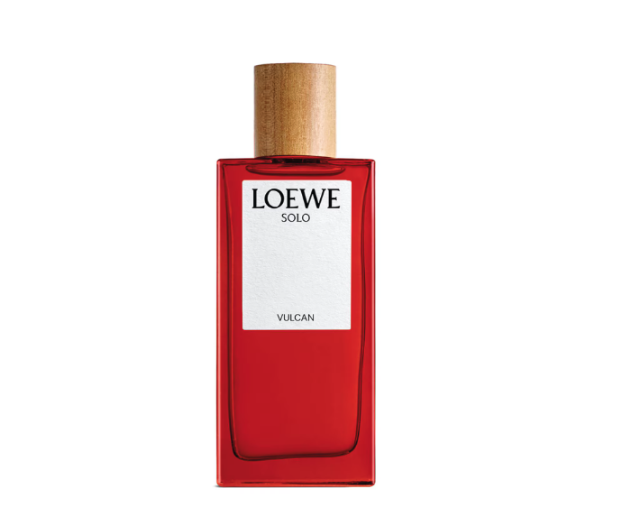 Parfemovaná voda Loewe Solo Vulcan, 4 790 Kč (100 ml), prodává Sephora. Levandule, pomerančový květ a tymián Parfemovaná voda Loewe Solo Vulcan, 4 790 Kč (100 ml), prodává Sephora. Levandule, pomerančový květ a tymián