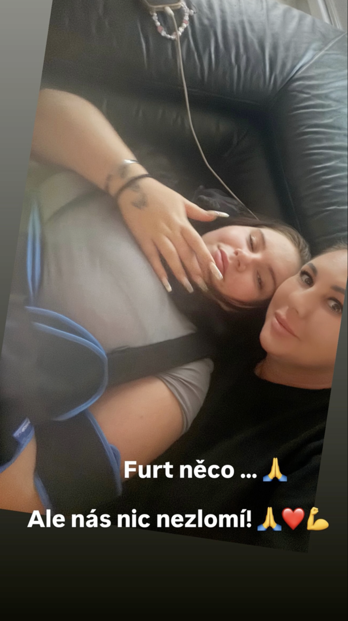 Andrea Kašpárková s dcerou Natálií, která bojuje s roztroušenou sklerózou.