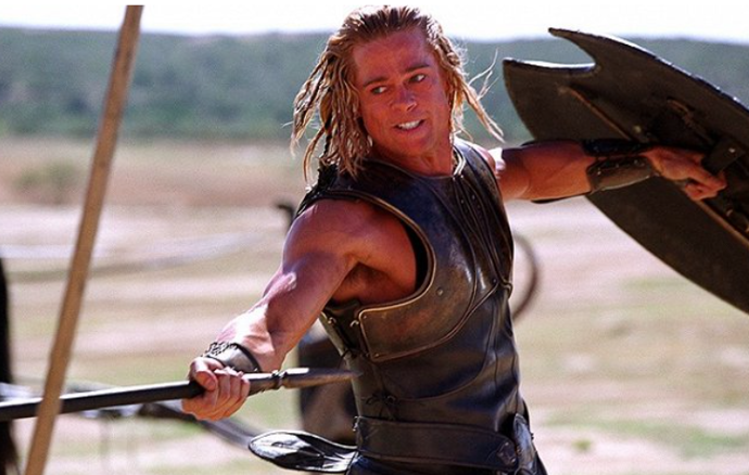 Brad Pitt trénoval především záda, paže a ramena. 