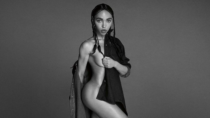  

Zpěvačka FKA Twigs v zakázané reklamní kampani Calvin Klein
