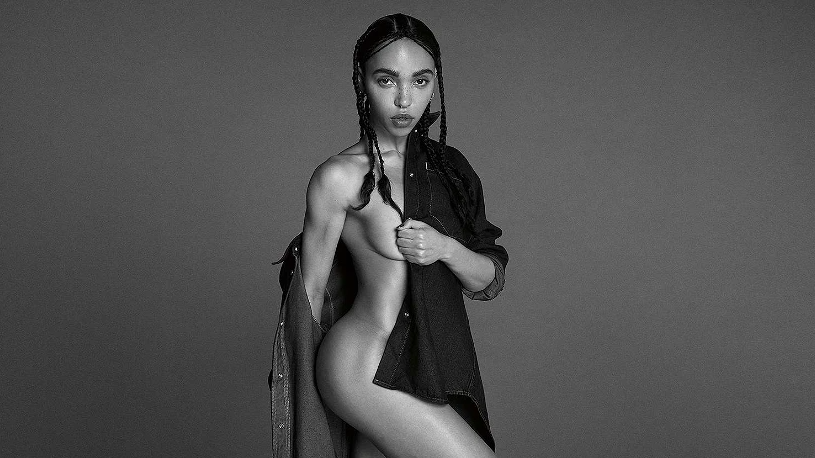Zpěvačka FKA Twigs v zakázané reklamní kampani Calvin Klein