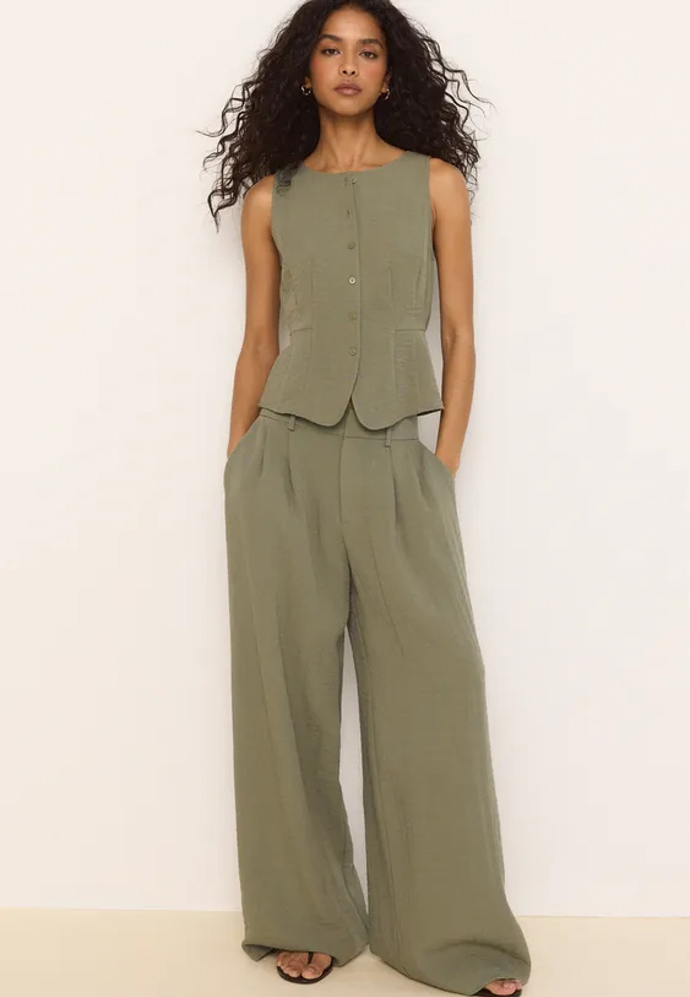 Khaki kalhoty, Stradivarius, 699 Kč Khaki kalhoty, Stradivarius, 699 Kč