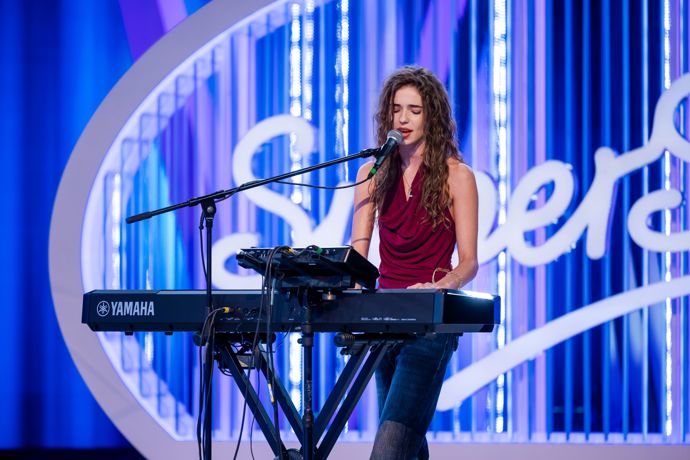 Karolína Šturcová během vystoupení využila klávesy a looper.