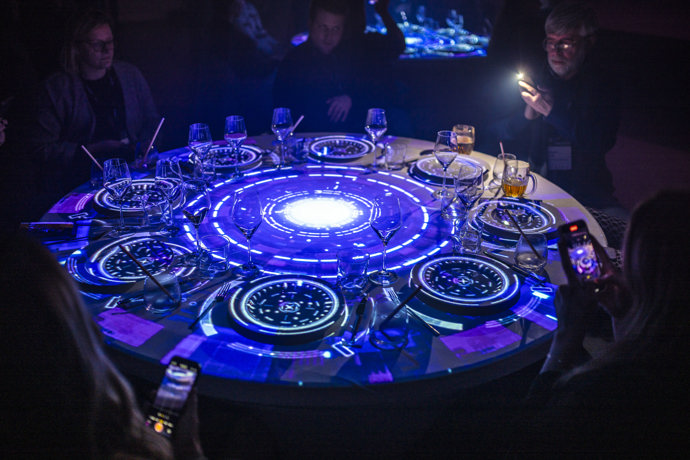 Table mapping během gala večeře v Cubexu, foto David Inneman.