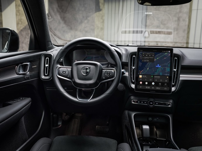 Zde se můžete podívat i na lehce jiný design než u mild hybrid verze čtyřicítky. 