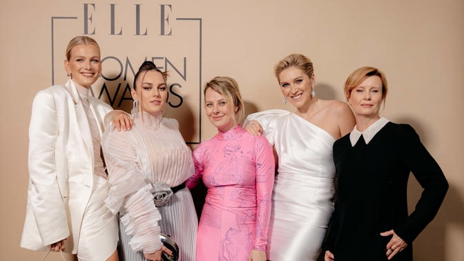  

Zuzana Nováková Stráská, Ewa Farna, Thea Prokop, Zorka Hejdová a Jitka Schneiderová
