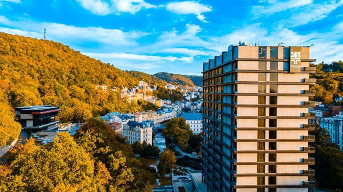 Nechte se unést kouzlem Karlových Varů v legendárním hotelu Thermal