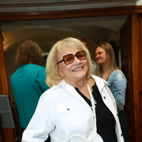 Herečka a výtvarnice Iva Hüttnerová na akci zářila.