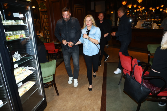 Kateřina Kristelová a Tomáš Řepka na premiéře Oasis. 