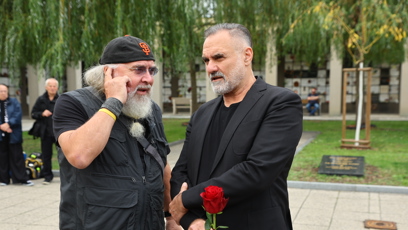 FOTO: Jan Kalousek na pohřbu Richarda Tesaříka.