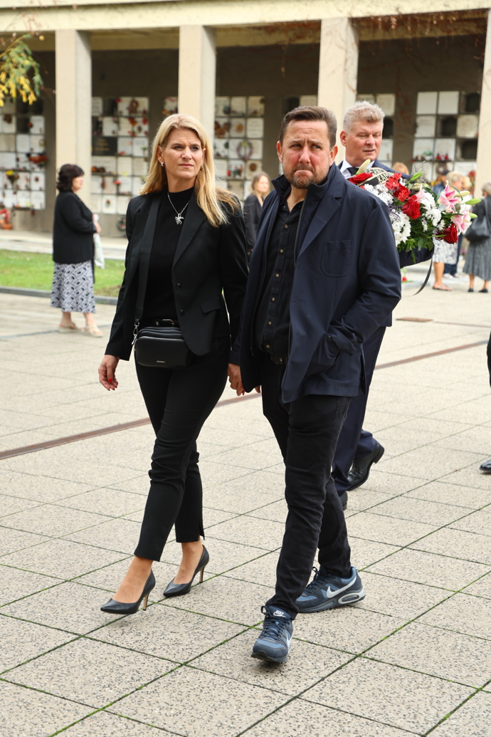 Jan Punčochář s manželkou přišli dát poslední sbohem Richardu Tesaříkovi.
