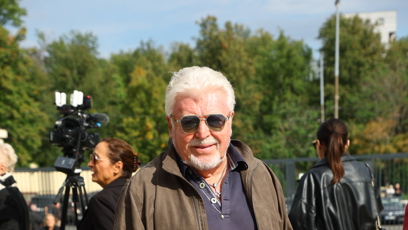 FOTO: Milan Drobný přinesl květiny.