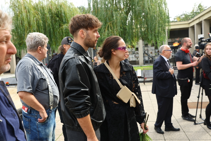 Manželé Tomešovi přišli dát poslední sbohem Richardu Tesaříkovi.