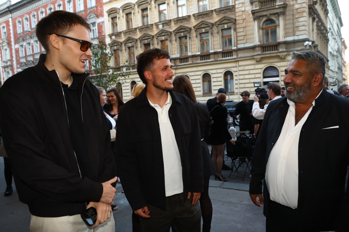 Hosté Lukáš Tůma a Vojtěch Tichava na fotce se Zdeňkem Godlou.