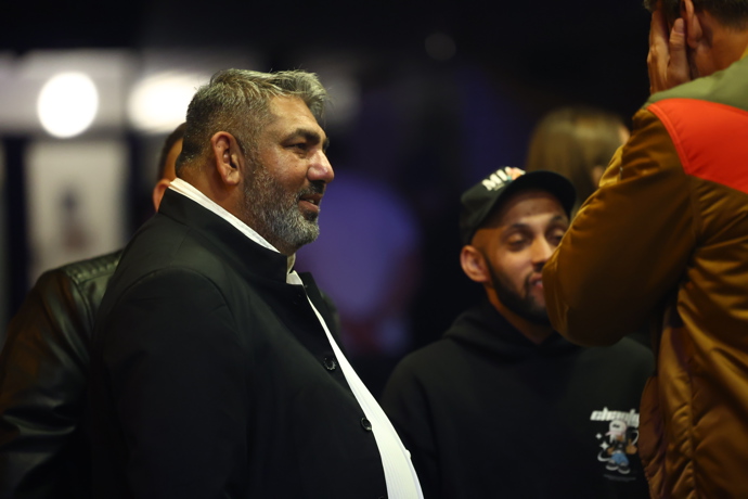 Chvilka na řeč stranou od hlavního dění: Zdeněk Godla a Vojta Dyk na premiéře Oddílu B.