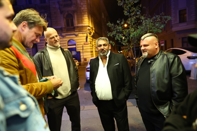 Atmosféra na premiéře byla uvolněná a Godla byl hlavním zdrojem zábavy.