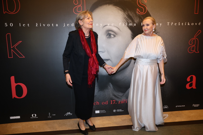 Helena Třeštíková společně s Bárou Basikovou. 