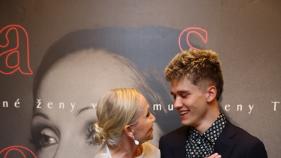 FOTO: Theodor Polák se svou maminkou Bárou Basikovou