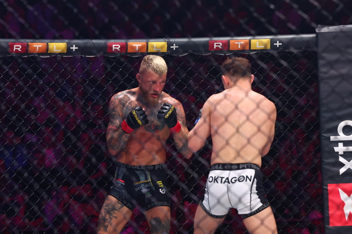 Radek Roušal v kleci. 