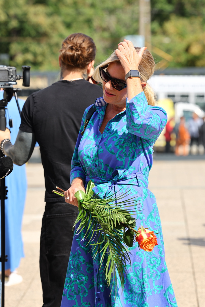 Leona Machálková na pohřbu Luďka Hrzala.