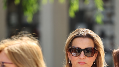 FOTO: Monika Marešová na pohřbu Luďka Hrzala.