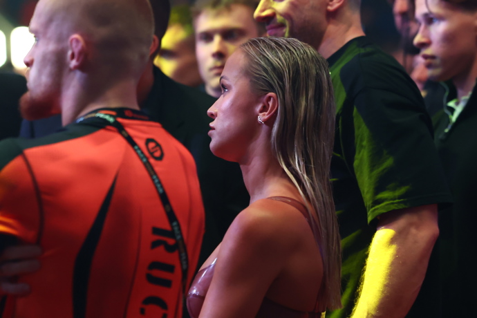Nela Slováková a její smutný výraz. 