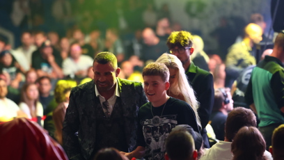 FOTO: Karlos Vémola se synem a Monikou Naomi.