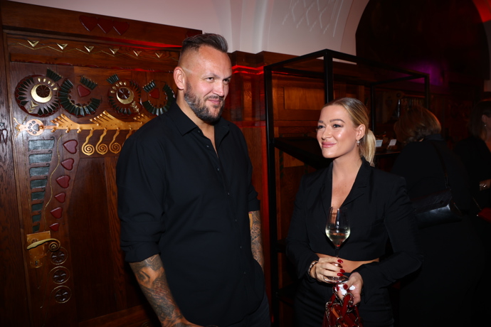Influencerka Dominika Myslivcová nechala partnera otestovat nový parfém.
