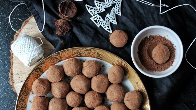 Vánoční cukroví zdravě: Čokoládové truffles podle Černá jak noc Vánoční cukroví zdravě: Čokoládové truffles podle Černá jak noc