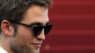 Unavený upír Robert Pattinson