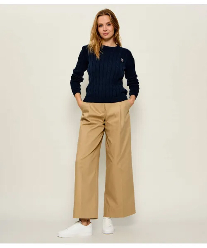 Camel a navy jsou opravdu luxusní pár Camel a navy jsou opravdu luxusní pár