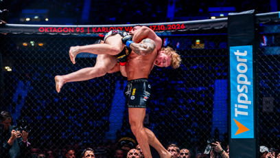 FOTO: Karlos Vémola si s německým bijcem hrál, jak s hadrovou panenkou.