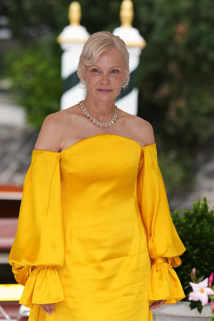 Božská Pamela Anderson si sbalila do Benátek jen to nejlepší. Ohodnoťte její dechberoucí outfity – od letiště po večírky Božská Pamela Anderson si sbalila do Benátek jen to nejlepší. Ohodnoťte její dechberoucí outfity – od letiště po večírky