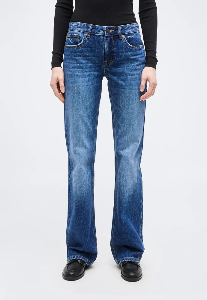 Džíny boot cut Vero Moda, 1 220 Kč, prodává Zalando