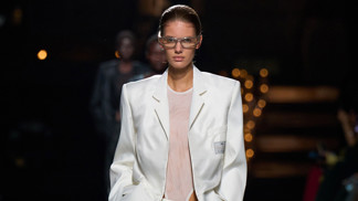 Skromná košileVictoria Beckham, SS25